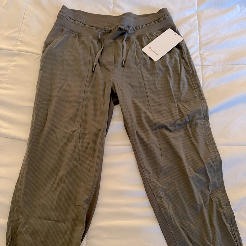 NWT Lululemon Dance Studio Crop Size 8 - Green Sage